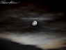 Wolkenspiel mit Mond